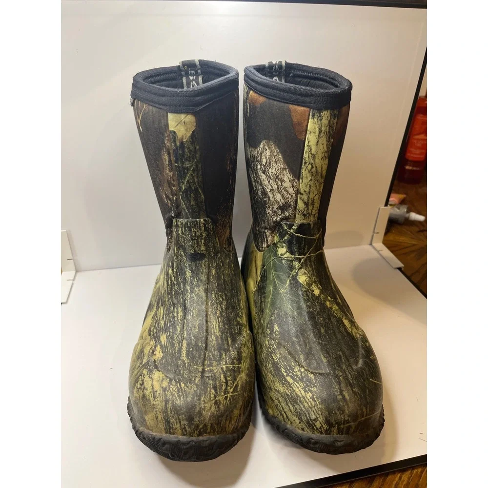 Bogs Kids Size 4 Classic High Camouflage Waterproof Insulated Rain Boots Camo